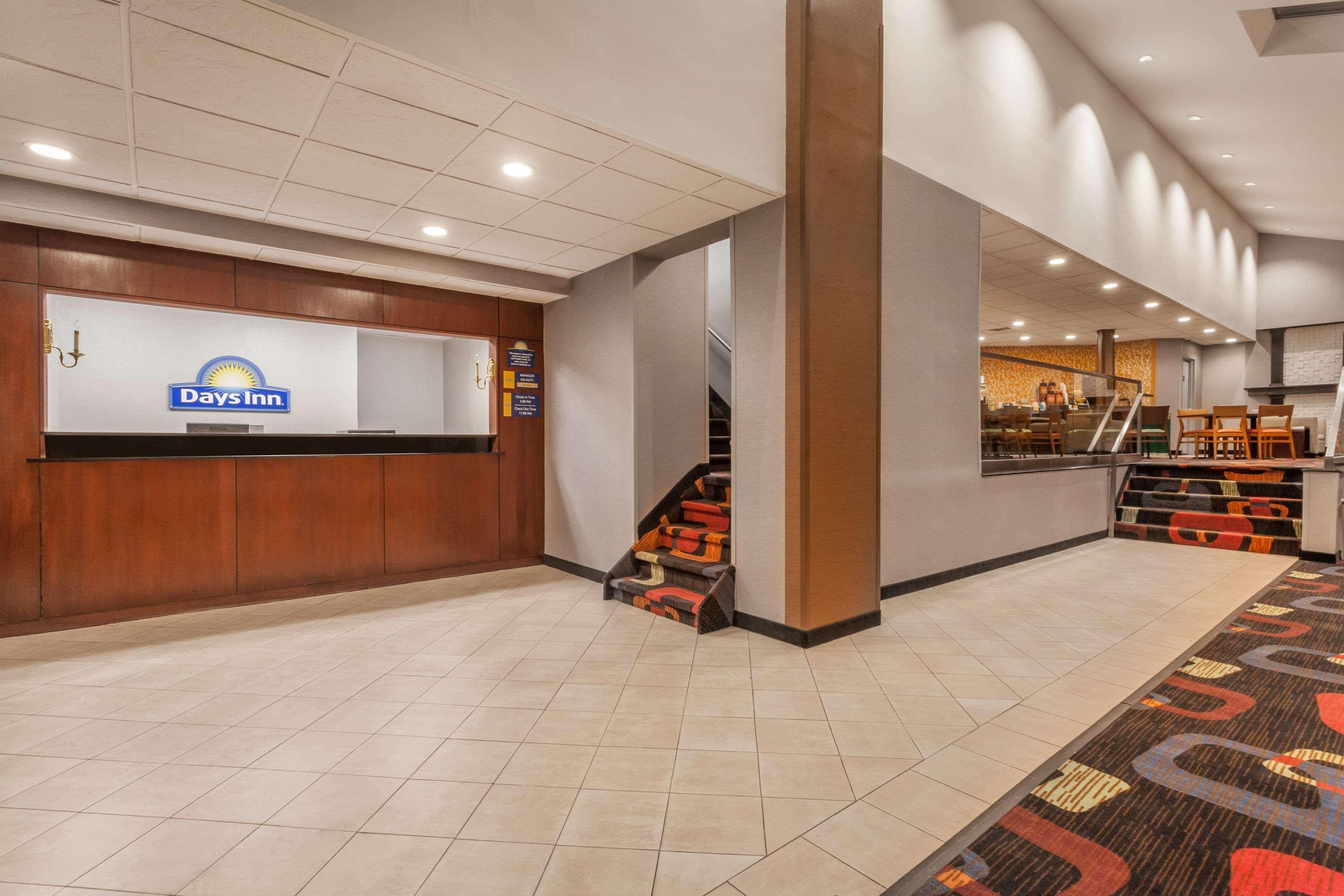 Days Inn By Wyndham Woodbury Long Island Bagian luar foto